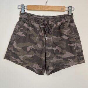Athleta Camo Farallon Short Black Olive Elastic Waist Pockets Size 0 Women's Tie